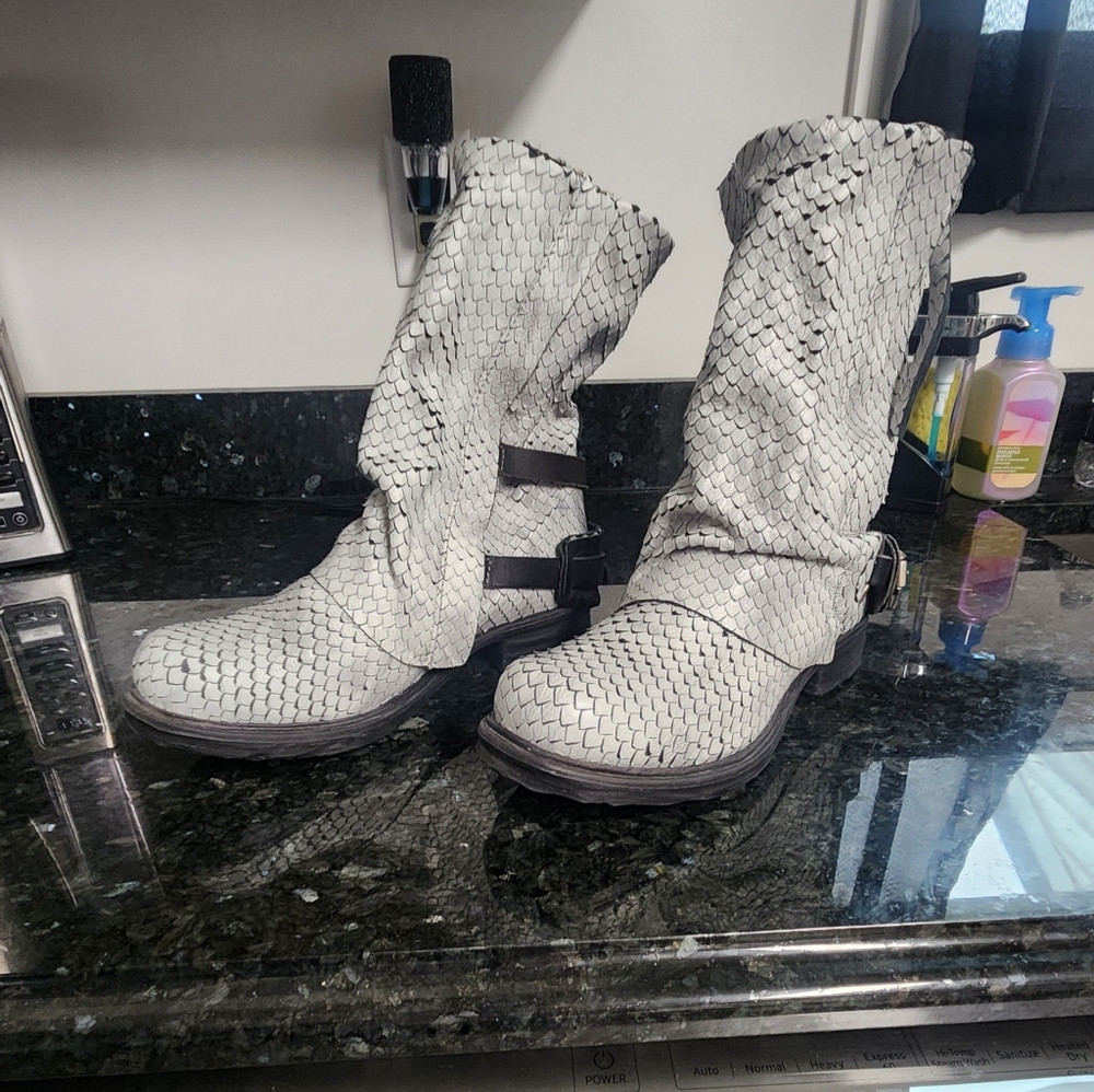 ‼️sold‼️Rare AS98 SMYTH SNAKE MOTO Stylish Women's White/Gray Boots